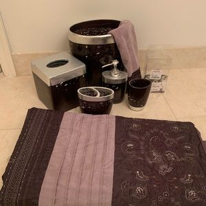 Bathroom set with accessories
